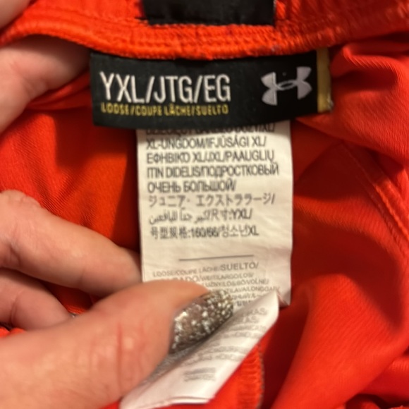 Youth XL Under Armour shorts! - Picture 5 of 5